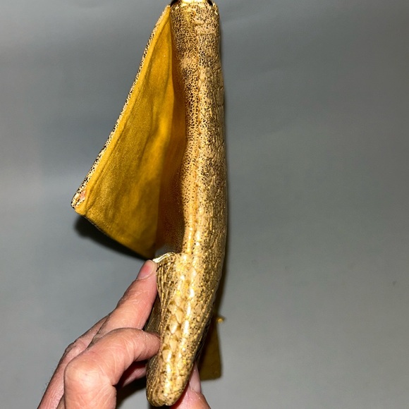 Euc melie bianco gold snake print design crossbody clutch - Picture 9 of 12